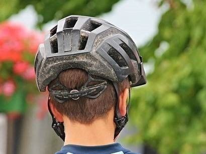 Voorkom ik letsel door zo'n gekke fietshelm op te zetten?