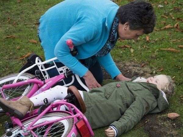 kind fiets gevallen: Minder letselschade kinderen door veilige schoolzone
