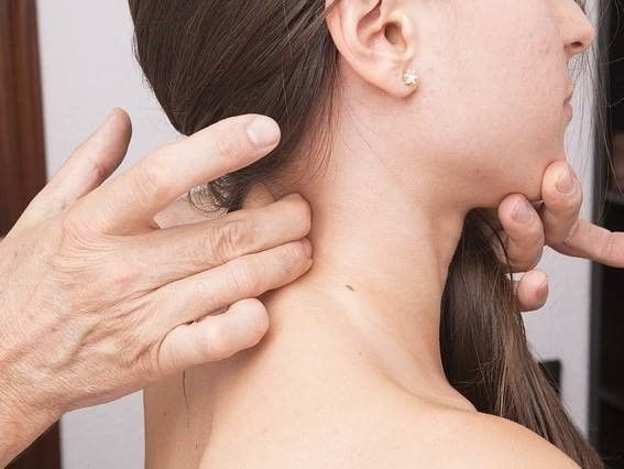 Nekpijn en Whiplash opgelopen: wat nu? 10 tips