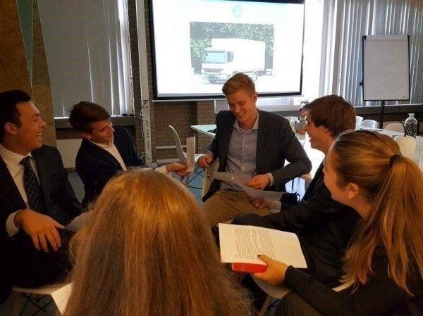 Studenten en Masterclass bij JBL&G