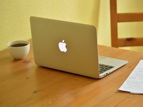 Laptop en Arbeidsdeskundige en letselschade