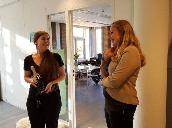 Foto directie JBL&G en Loes Muskee stagiair