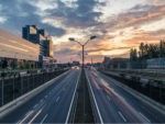Na een aanrijding op de snelweg is het belangrijk dat u uzelf en andere betrokkenen in veiligheid brengt.