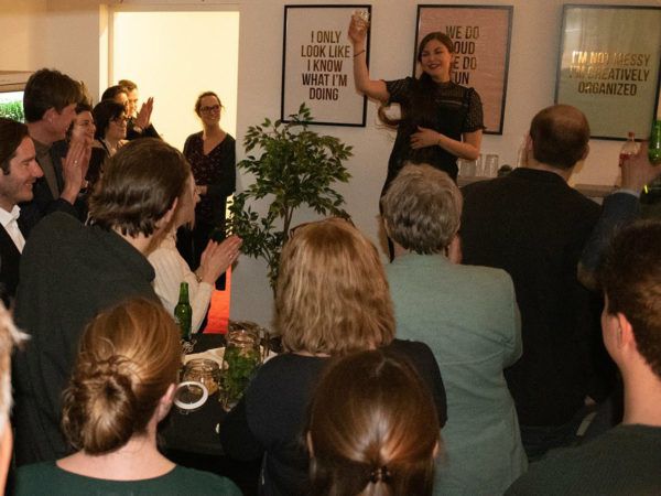 Eigenaresse Steffy Roos du Maine heft met gasten en medewerkers het glas bij de opening van JBL&G Noord in Groningen.