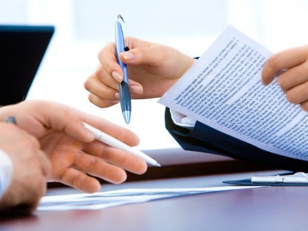 Uw werkgever moet een RI&E opstellen en in de meeste gevallen laten toetsen door een gecertificeerde arbodeskundige.