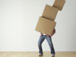 U kunt in de ziektewet terechtkomen door het tillen van een te zware lading op de werkvloer.