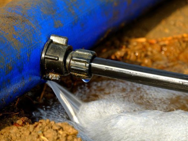 Een cliënt van JBL&G liep letselschade op doordat waterbedrijf Evides de straat niet had afgelegd terwijl ze bezig waren een lek in een waterleiding te repareren.