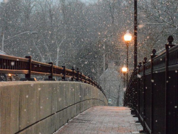 In de winter kan het flink sneeuwen. Het is belangrijk dat u dan uw rijgedrag aanpast om verkeersongelukken te voorkomen.