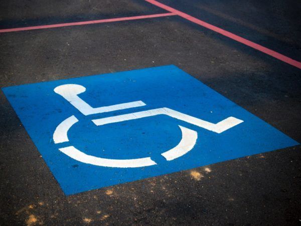 U kunt ernstige letselschade oplopen als u wordt aangereden in uw invalidenwagen. Dit is een van de overige weggebruikers die we op deze pagina behandelen.