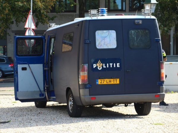 Een cliënt van JBL&G werd voor aanvang van de wedstrijd Ajax-Juventus in de ArenA Boulevard (april 2019) vol in zijn oog gespoten door een waterkanon van de mobiele eenheid.