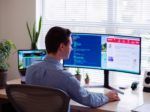Als uw thuiswerkplek niet ergonomisch verantwoord is, kunt u letselschade oplopen tijdens het thuiswerken.