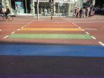 Zebrapad in regenboogkleuren in Utrecht.