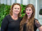 Oprichter Yvonne Hooijenga van het jubilerende JBL&G en haar dochter, eigenaar Steffy Roos du Maine.