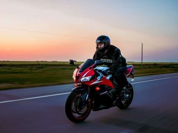 Tijdens het paasweekend halen veel motorrijders hun motor weer van stal. Loopt u als motorrijder daardoor meer risico op een motorongeval?