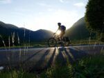 Een deel van de elektrische fietsen valt onder motorrijtuigen. Op deze elektrische fietsen moet u een helm dragen.