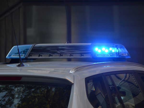 Een fataal ongeluk in Zevenbergen werd veroorzaakt door een achtervolging waarbij een motoragent ten val kwam.