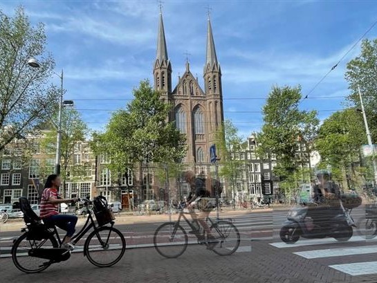 Elektrische fietsen maken de fietsbaan steeds onveiliger door de snelheid en roekeloosheid waarmee ze over het fietspad scheuren.