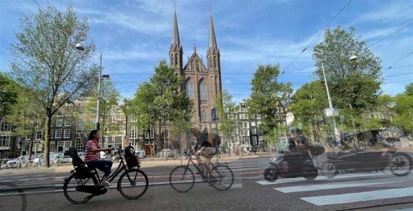 Elektrische fietsen maken de fietsbaan steeds onveiliger door de snelheid en roekeloosheid waarmee ze over het fietspad scheuren.