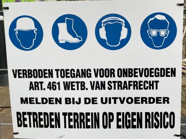 Arbeidsmigranten werken vaak op werkplekken waar het risico op bedrijfsongevallen groter is, zoals in de bouw.