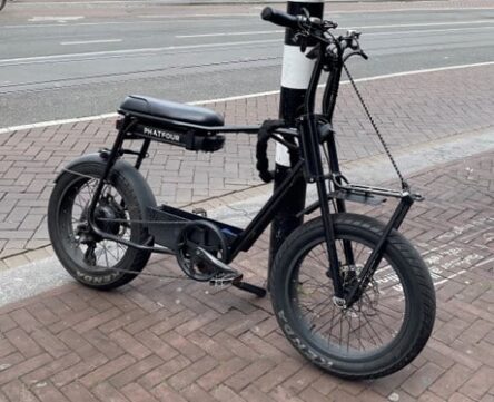 Fatbikes lijken de nieuwe trend, maar de bestuurders van deze snelle elektrische fietsen met de dikke banden rijden vrijwel allemaal illegaal rond.