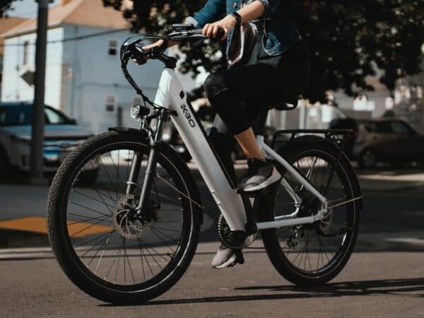 De meeste jongeren op e-bikes overschatten zichzelf.