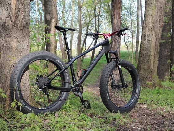 Vier grote Nederlandse fabrikanten van fatbikes willen korte metten maken met het slechte imago dat de fatbikes hebben gekregen.