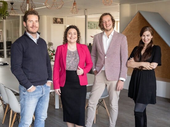 COO Frederik Lieben, Chief Customer Officer Esther Heijnen, Chief Solutions Officer Tias Hooijenga en CEO Steffy Roos du Maine van JBL&G.